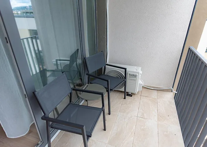 Apart B&V - 706 Coresi - Balcony & Free Parking