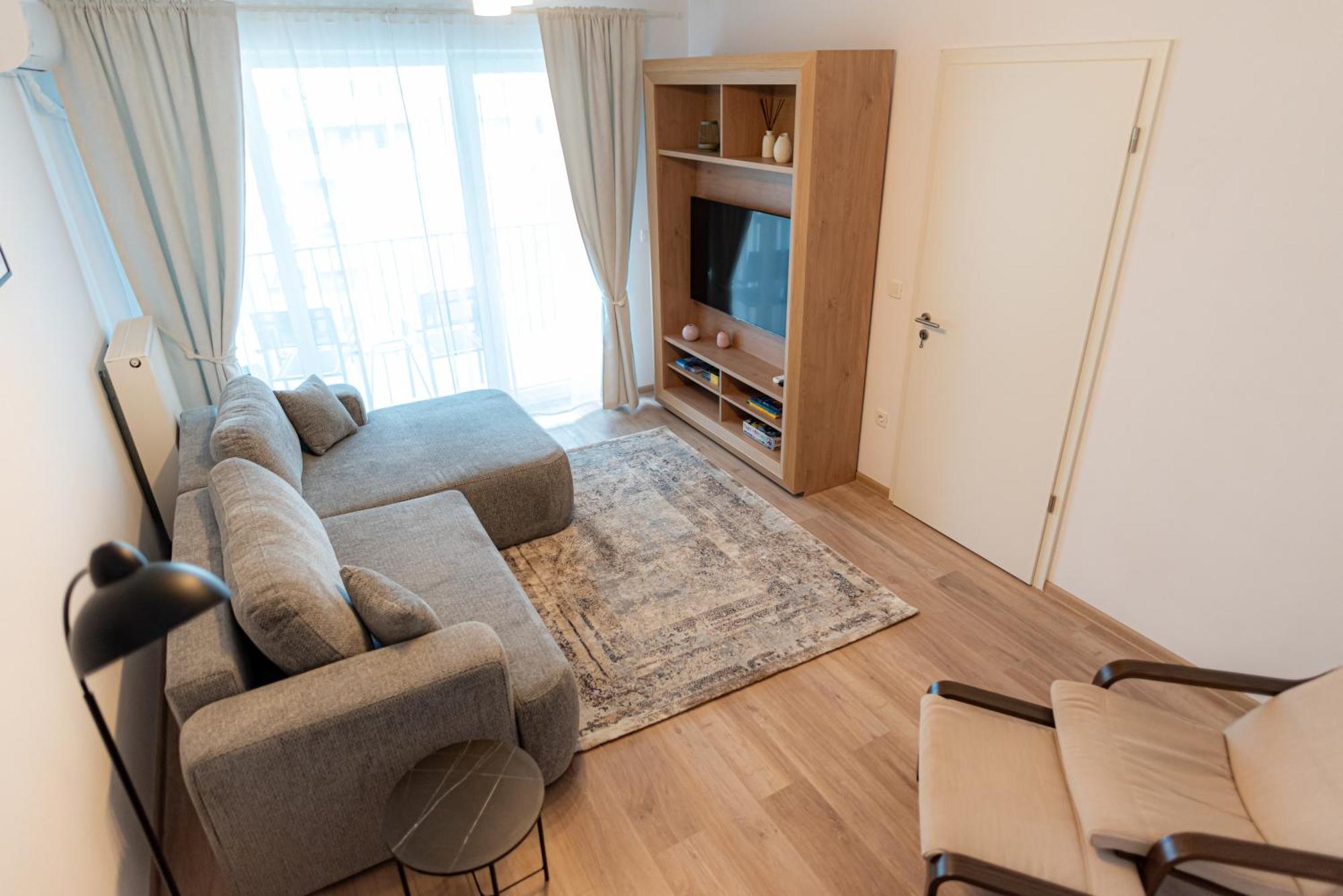 B&v - 706 Coresi - Balcony & Free Parking דירה בראשוב