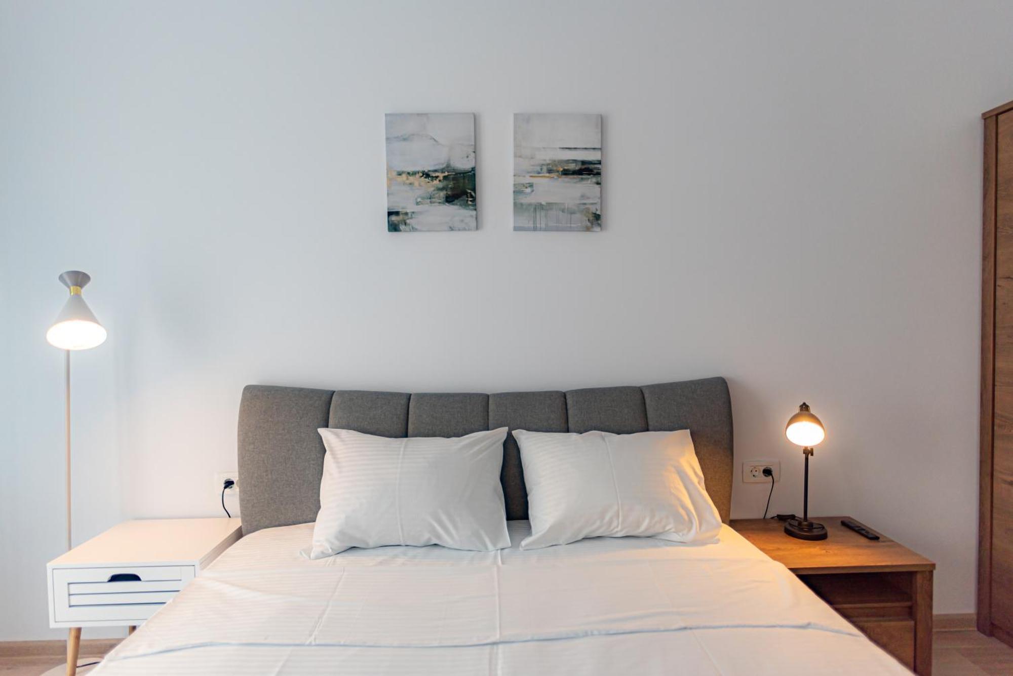 B&v - 706 Coresi - Balcony & Free Parking