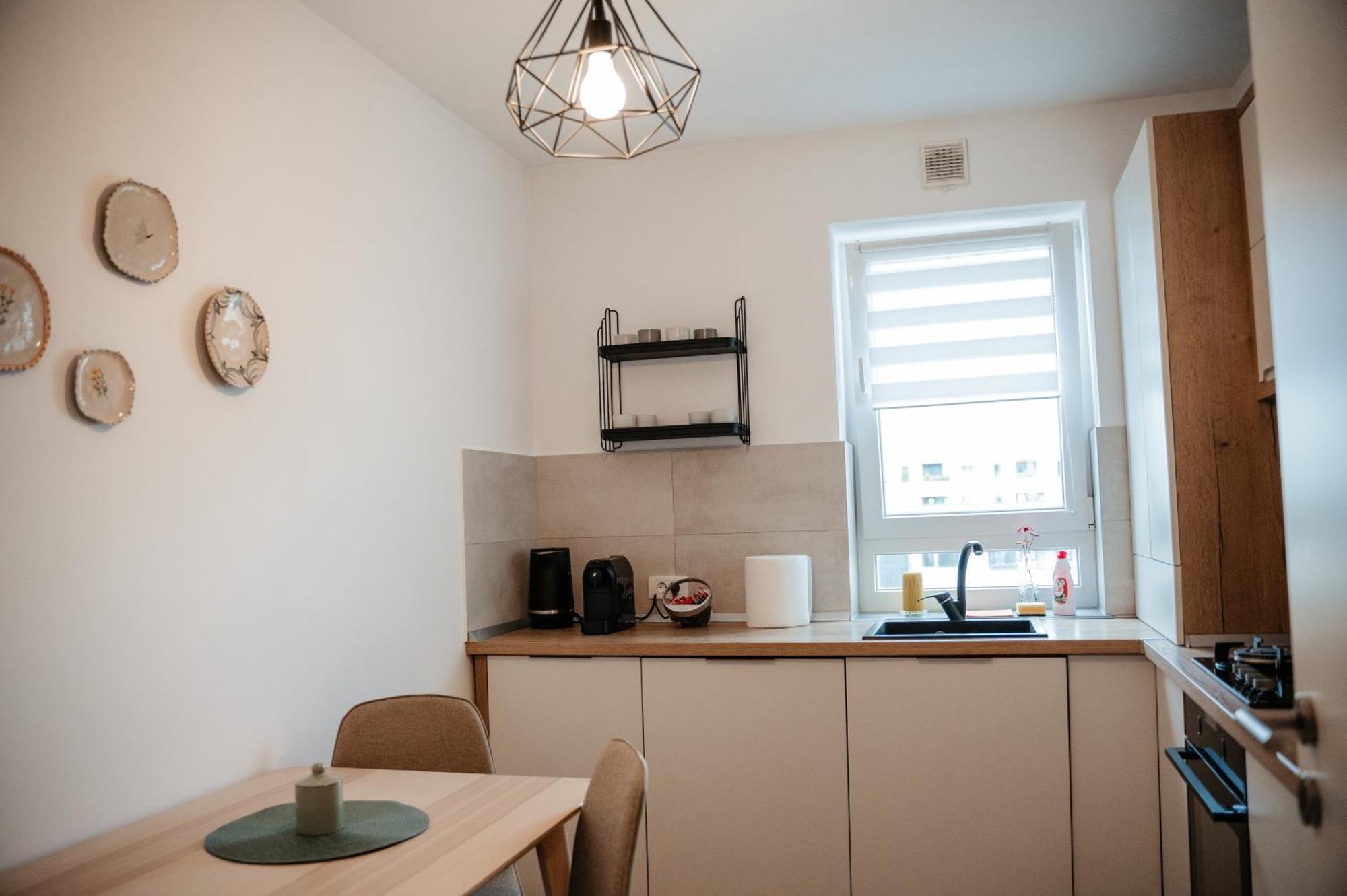 B&v - 706 Coresi - Balcony & Free Parking *