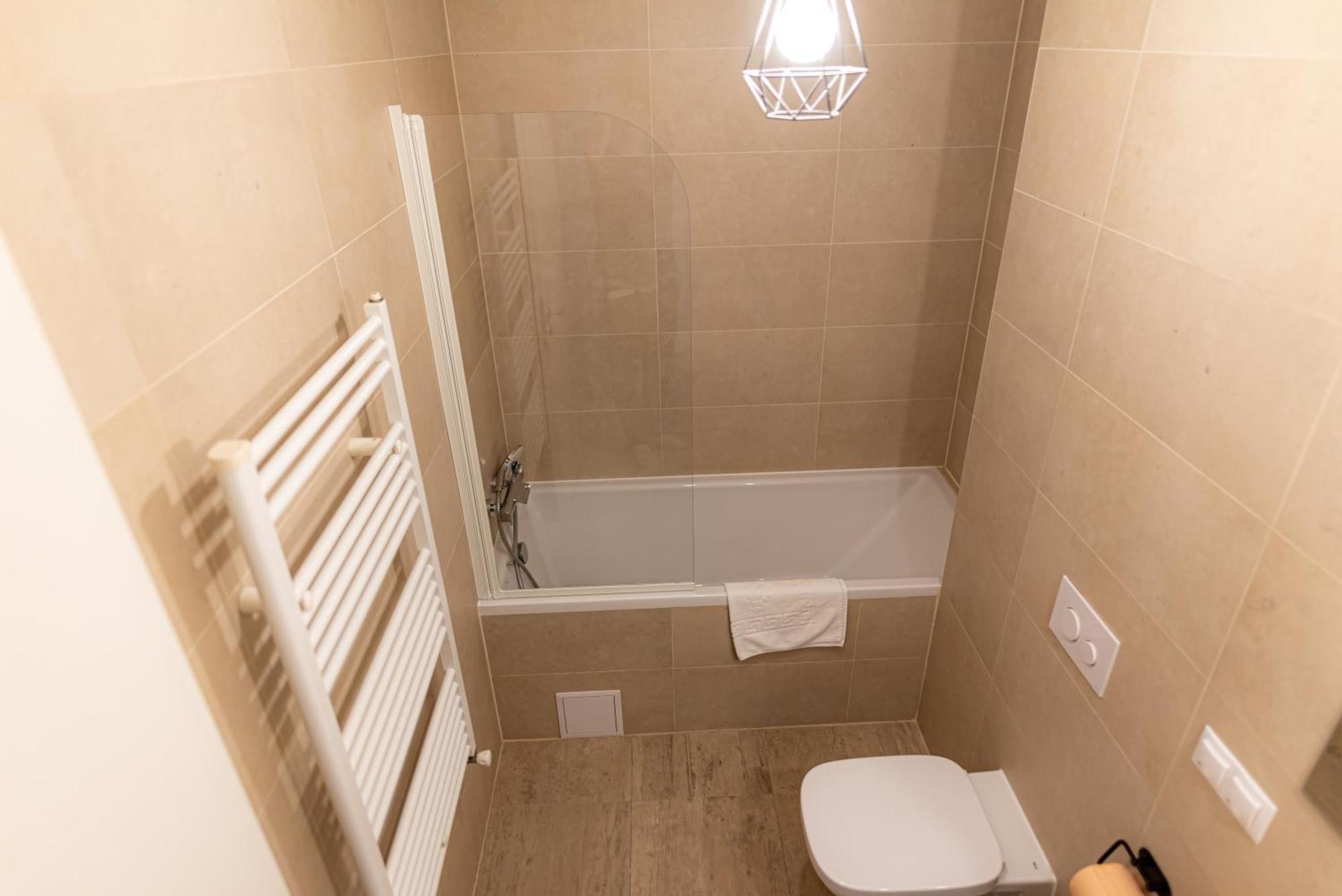 דירה B&v - 706 Coresi - Balcony & Free Parking בראשוב