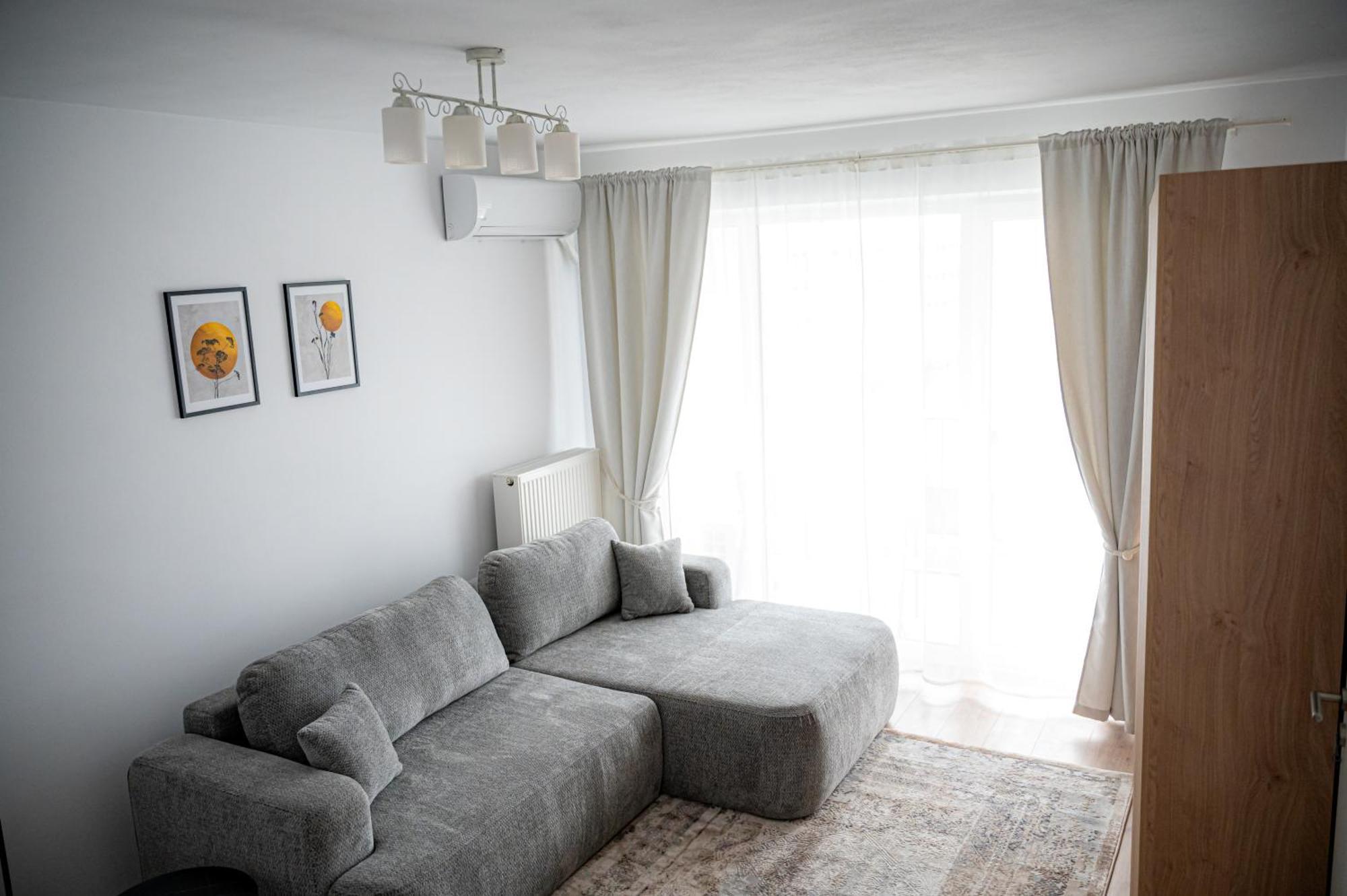 B&v - 706 Coresi - Balcony & Free Parking דירה